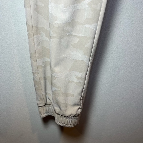Athleta Womens Brooklyn Joggers Abalone Beige Camo Athletic Pants Pockets Size 8 - Picture 7 of 16
